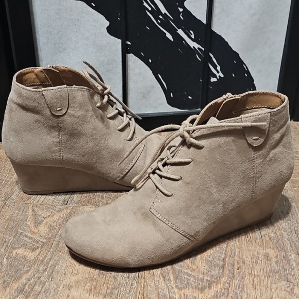 Dolce Vita Zippered Suede Wedge Ankle Boots Tan Size 9